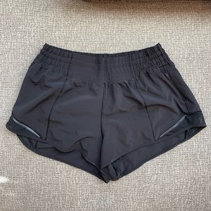 Lululemon High waisted Hotty Hot shorts 2.5”